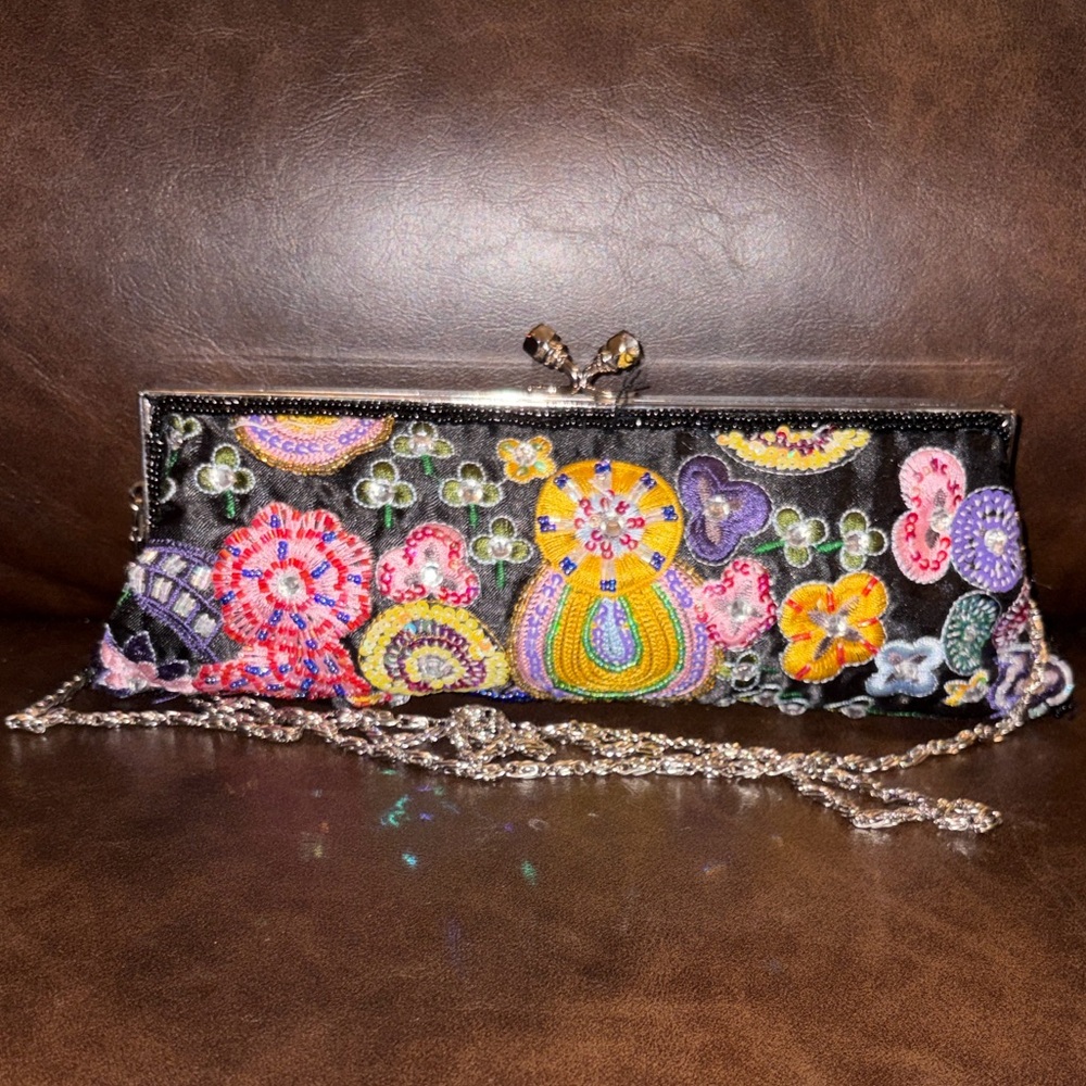 Aldo Black Floral Embroidered Clutch with Silver Chain- Vintage - Picture 8 of 11